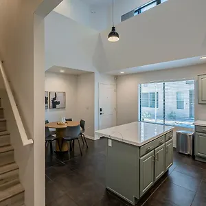  Holiday home Modern 3 Bed - 3 Bath Townhouse W/ Rooftop Deck United States