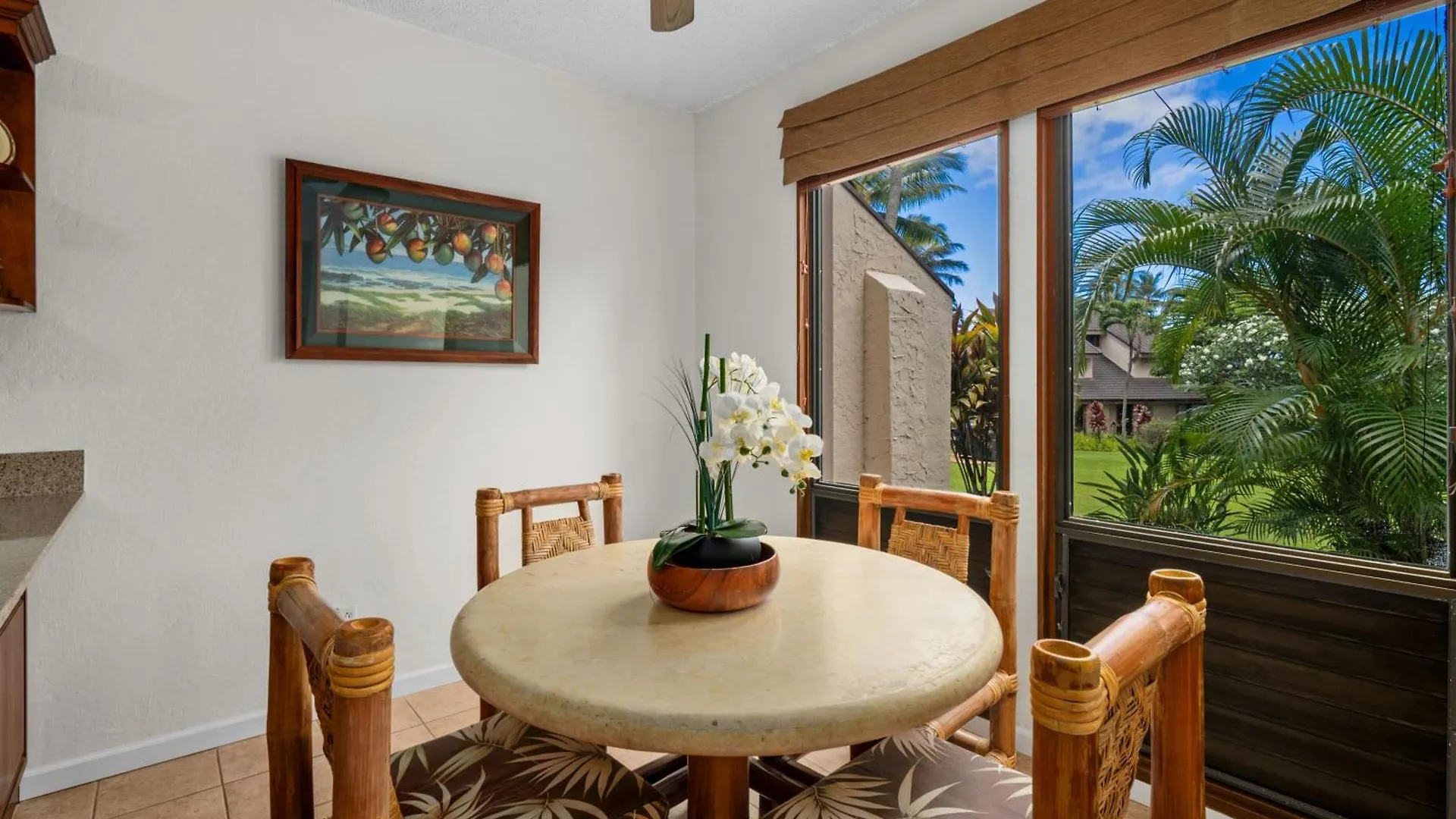 1Br 1Ba Kahala Tropical Dream, Pool, Garden View 513 location